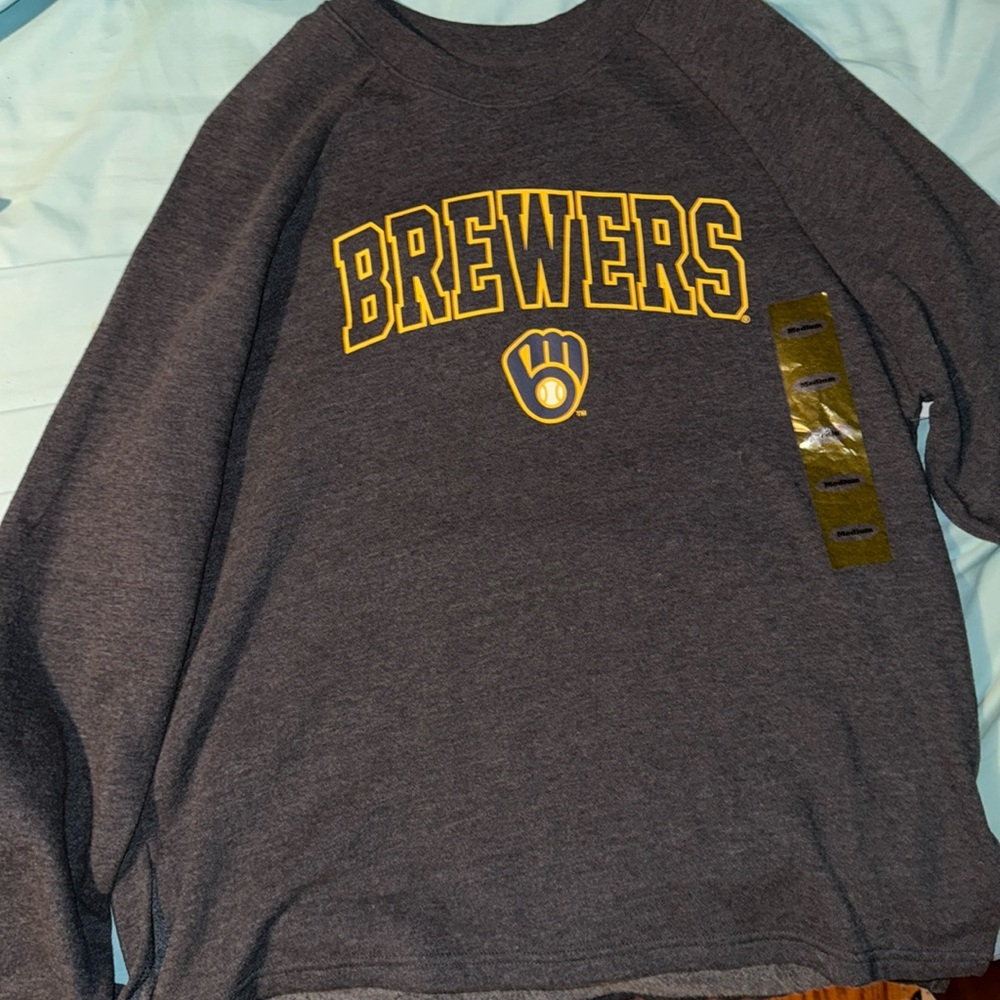 Milwaukee Brewers ladies pullover sweatshirt. NWT